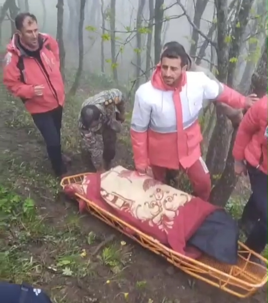 اولین تصویر از انتقال پیکر شهدای حادثه هلیکوپتر درورزقان   
